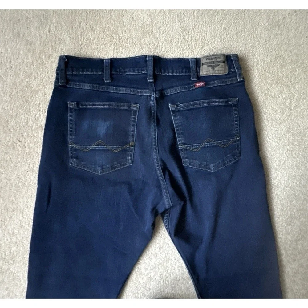 Wrangler Jeans Athletic Fit Mens 36x30 Blue Flex Denim Pants Straight Casual EUC